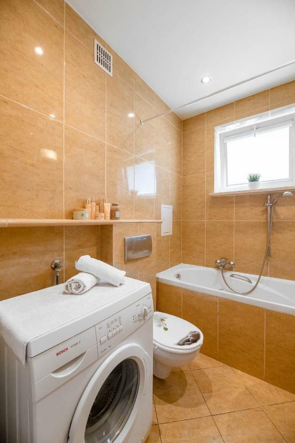 바르샤바 Apartament Goka Like It 아파트 외부 사진